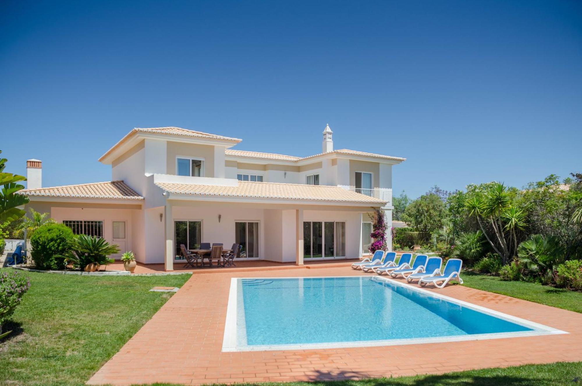 Villa Montanha, Luxury Coastal Villa, With Swimming Pool, Loungers And Alfresco Dining, 10 Min Walk To The Beautiful Praia Da Luz Beach, Shops, Bars And Restaurants! Zewnętrze zdjęcie